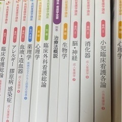 1冊300円から譲ります 医学書員等看護師 専門書専門