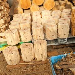 ナラ100%の薪🔥含水率20%前後　直ぐにお使い頂けます♪無人販売♪24時間購入可能⭐大きなビニールハウスが目印⭐　　      の画像