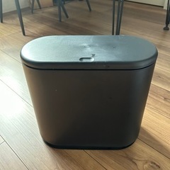 タッチ開閉ごみ箱の画像