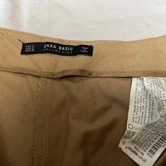 【ZARA BASIC】フロントにポケットがあるチノパンの画像