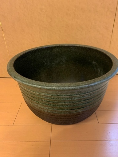 メダカ飼育に是非！　睡蓮鉢② 中古品