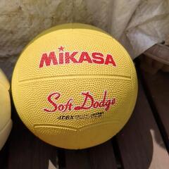 ボール3個(サッカー、ドッヂ)の画像