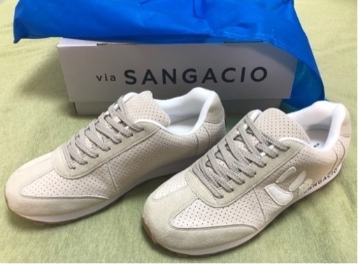 スニーカー via SANGACIO