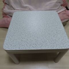 カジュアルコタツ　60cm×60ｃｍ×高さ38.5ｃｍ、コタツ布団付
