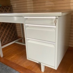 教師用デスク　1,000円