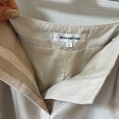 【ナチュラルビューティーベーシック】白長ズボンの画像