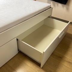 IKEA クイーンサイズ　ベットフレーム　マットレス　ベットパットの画像