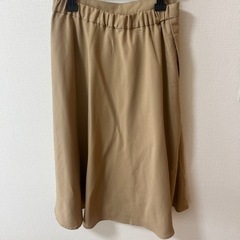 【ロペ】ベージュのスカートの画像