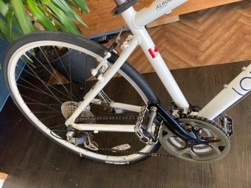 【LOUIS GARNEAU CHASSE前後タイヤ・チューブ新品！】3×8速　700×28cクロスバイク　ホワイト