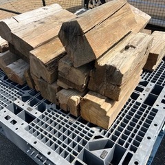 薪、丸太の画像