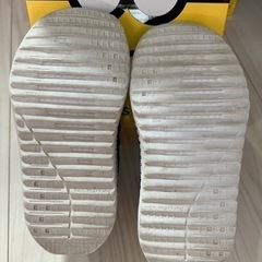 プーマ　キッズシューズ　16cm ミニオンコラボシューズの画像