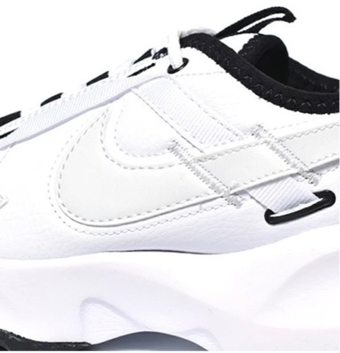 【ほぼ新品】超人気モデル　23.5〜24ナイキNIKEスニーカー　日本未発売