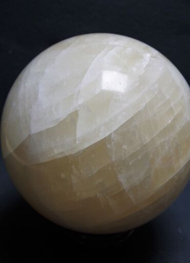 Φ16.5cm　6.8kg　大玉　アイボリーカルサイトボール　丸玉　球　鉱物標本　平常心・成功と繁栄のパワーストーン