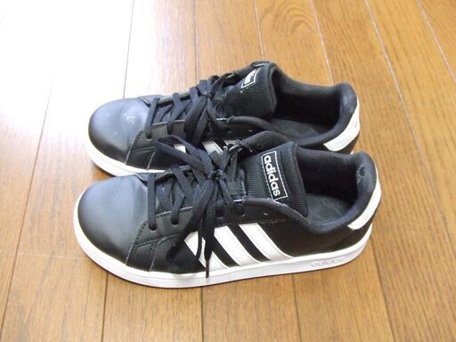 adidas　アディダス　スニーカー　レディース　22.5　黒