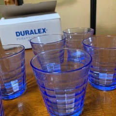 涼しげなブルーのグラス