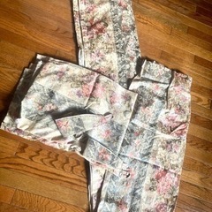 カーテンやクッションやこたつ敷布団など0円の画像