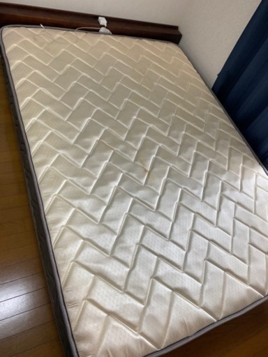 ダブルベッド譲ります