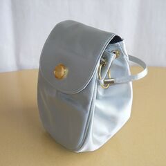 ハンドバッグ　薄いグリーン　金色の金具　紐付き　※シミあり　●レトロ　バブル　パーティーの画像