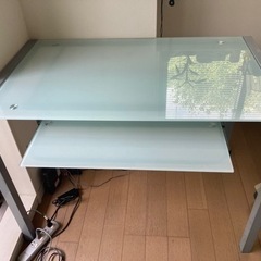 パソコンデスクの画像