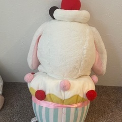 ウサギの大きなぬいぐるみの画像