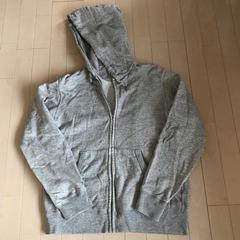 ユニクロ　グレー　パーカー