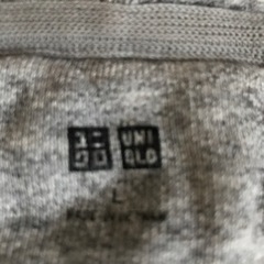 ユニクロ　グレー　パーカーの画像