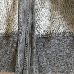 ユニクロ　グレー　パーカーの画像