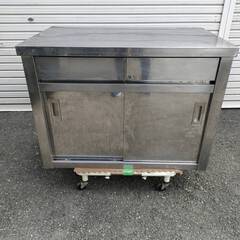 美品　業務用ステンレス調理台　作業台　居酒屋　収納庫付 W900mm x D550mm x H655mm 厨房機器　直接手渡し大歓迎　大阪府枚方市　hr0523　近辺の寝屋川市　枚方市　四條畷市　交野市　大東市　門真市　守口市　大阪市内等　その他府県も大歓迎！