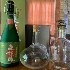 お酒の空ビン3本