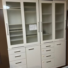0円　清潔感のある白い光沢の本棚