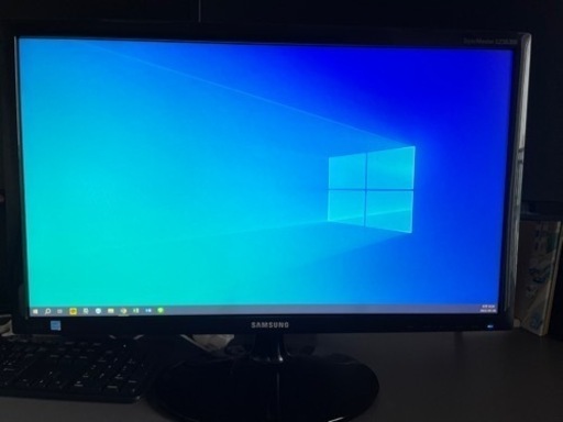 パソコン　モニター　画面　液晶
