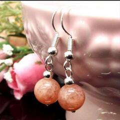 J←←←m18-17【緊急販売！！天然工房の倒産品/S1-107】天然サンストーン 日長石ラウンドピアスの画像