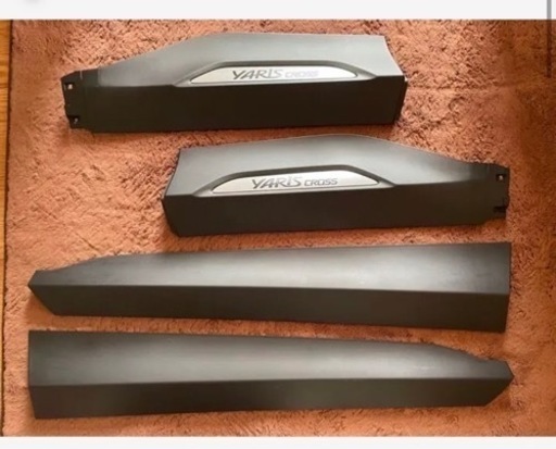 ★新品★　トヨタヤリスクロス　両サイドモールディング