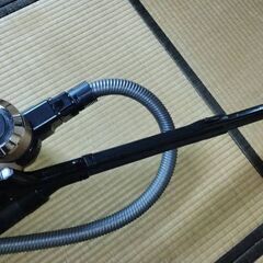 TOSHIBA製。美品。サイクロン掃除機