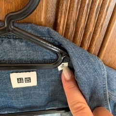 ユニクロデニムシャツMENS Mの画像