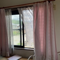 カーテンいっぱいの画像