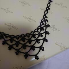 黒のチョーカーの画像