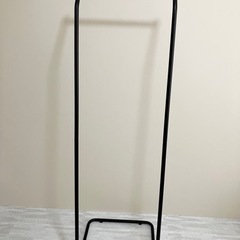 【お譲り先決まりました】
ハンガーラックの画像