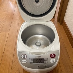 5.5合 炊飯器 5000円(取引可能期間5/29-5/30)