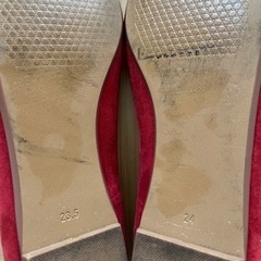 赤いパンプスの画像