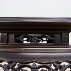 【ヤ取】≪J902ジ≫香炉台 黒檀 透かし彫り 高さ28cm 四つ足 飾り台/花台/盆栽台 彫刻/木彫り 木製 東洋風/和風 アンティーク/インテリア の画像