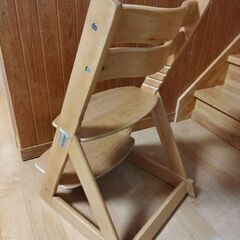 【受け渡し完了】子供用椅子の画像