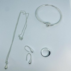 上品なシルバー９２５　４点セット