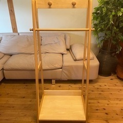 木製ハンガーラックの画像