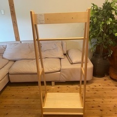 木製ハンガーラックの画像