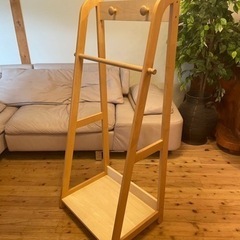 木製ハンガーラックの画像