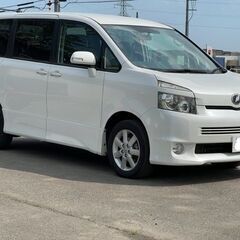 車検長い【格安】トヨタ／ヴォクシー/Z/AT/4WD/TV/バッ...