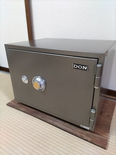 ダイヤル式金庫　抽斗・キー2本付