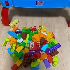 メガブロック大量　テーブル付き☆の画像