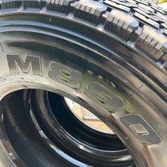 【新品同様 未走行】2本 ブリヂストン M890 295/80R22.5の画像
